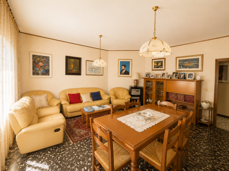 Scoprite questo splendido appartamento situato nel cuore di Biadene, una delle zone più ricercate...