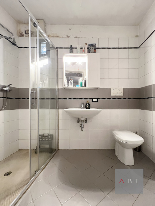 Appartamento in contesto di due unità senza spese condominiali, situato al piano terra e primo co...
