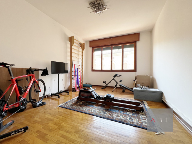 Appartamento in contesto di due unità senza spese condominiali, situato al piano terra e primo co...