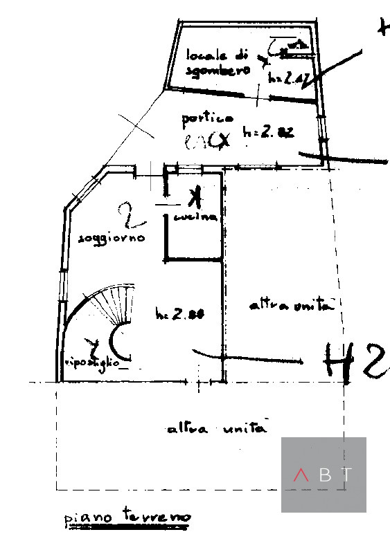 Appartamento in contesto di due unità senza spese condominiali, situato al piano terra e primo co...