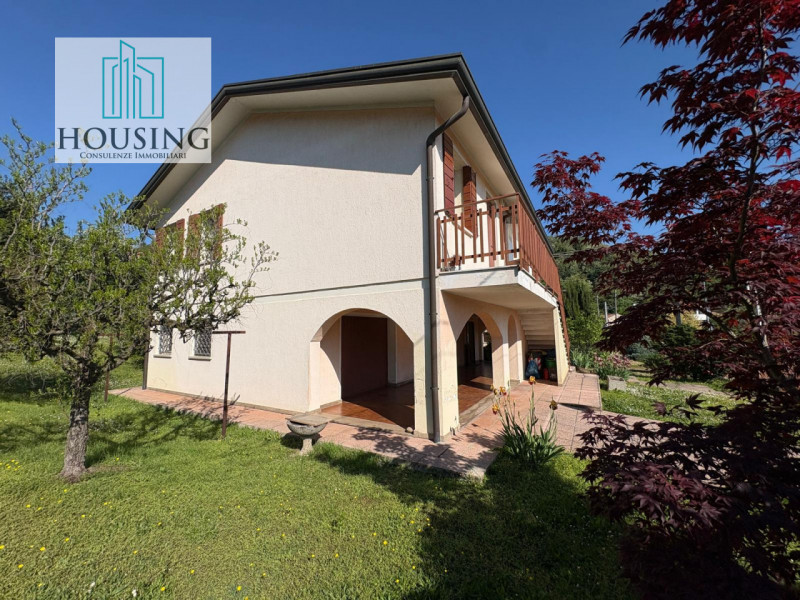 Nel Comune di Montegrotto Terme, nella tranquilla zona di Turri, a pochi passi da Piazza Libertà,...