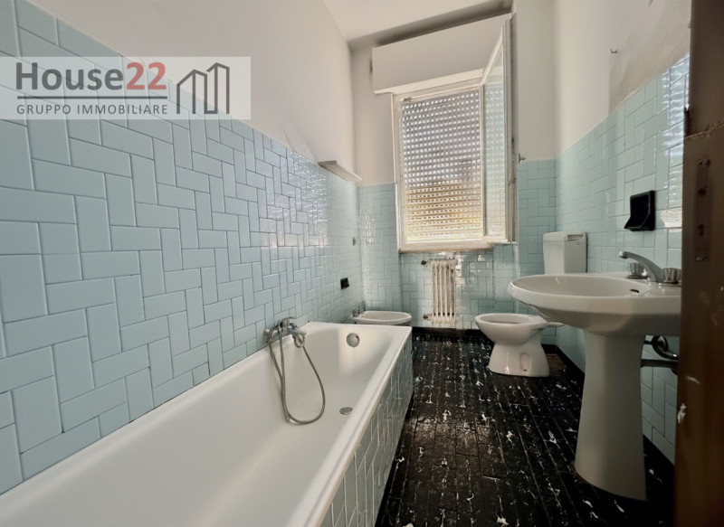 ZONA VIALE TRIESTE -VICENZA- Scopri un'opportunità imperdibile! Questo SPAZIOSO E LUMINOSO BICAME...