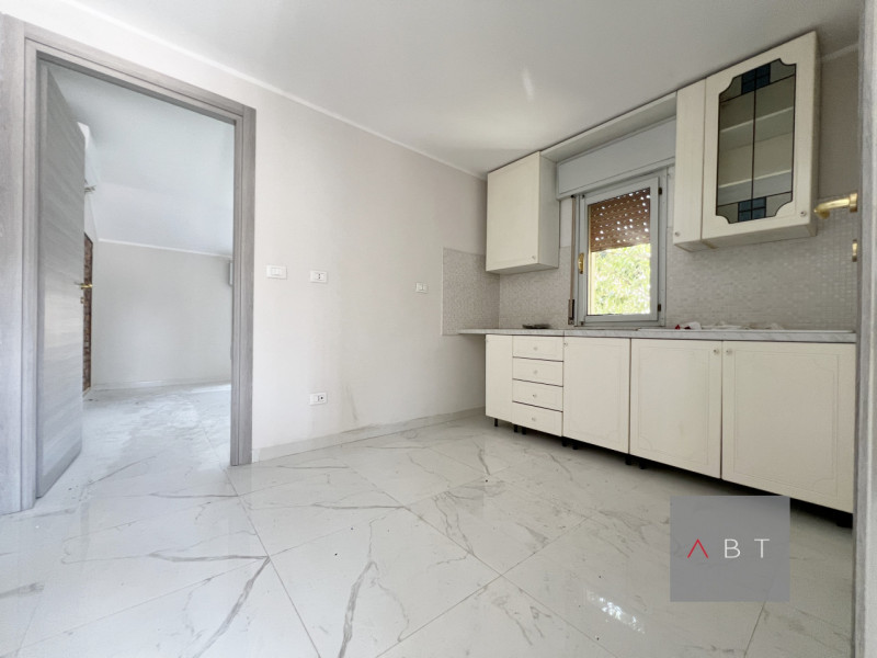 Immobile ristrutturato nel 2021 ad uso commerciale di circa 280 mq. ed in parte residenziale di c...