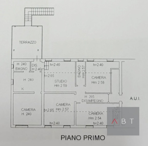 Immobile ristrutturato nel 2021 ad uso commerciale di circa 280 mq. ed in parte residenziale di c...