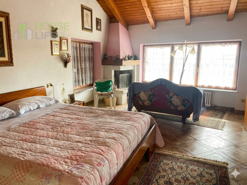 STARO (Valli del Pasubio): CASA INDIPENDENTE di 180 mq con corte e orto esclusivi. EURO 68.000.

...