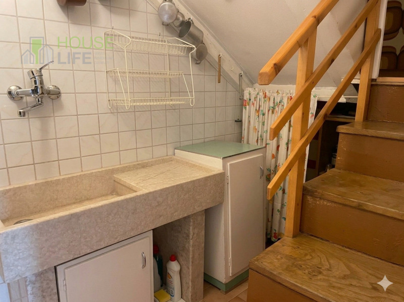 STARO (Valli del Pasubio): CASA INDIPENDENTE di 180 mq con corte e orto esclusivi. EURO 68.000.

...