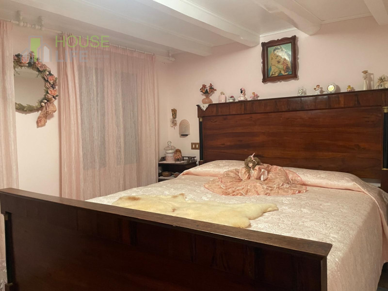 STARO (Valli del Pasubio): CASA INDIPENDENTE di 180 mq con corte e orto esclusivi. EURO 68.000.

...