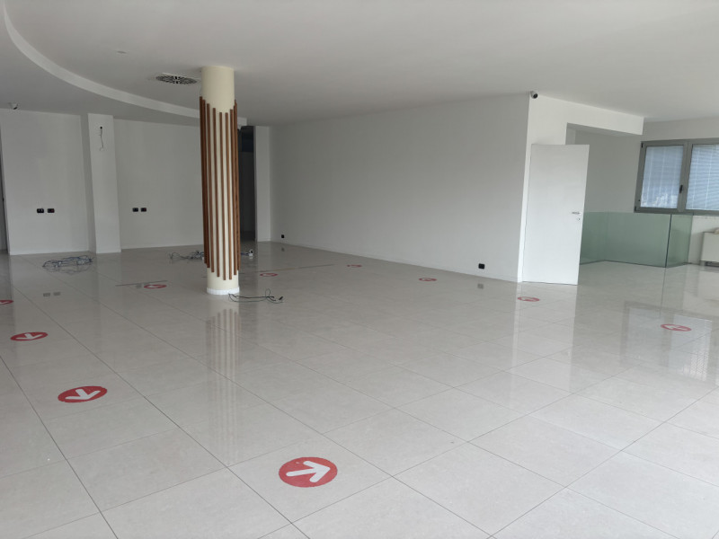 CONTATTARE ANDREA: 3288822042

Scopri un'opportunità unica di investimento con questo spazioso ne...