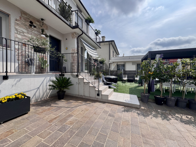 SCHIO - CENTRO: Bellissima CASA completamente arredata con due appartamenti BICAMERE ristrutturat...