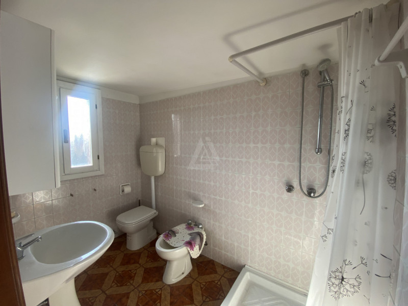 Caratteristica mansarda all’ultimo piano situata in una posizione strategica a Castelfranco Venet...