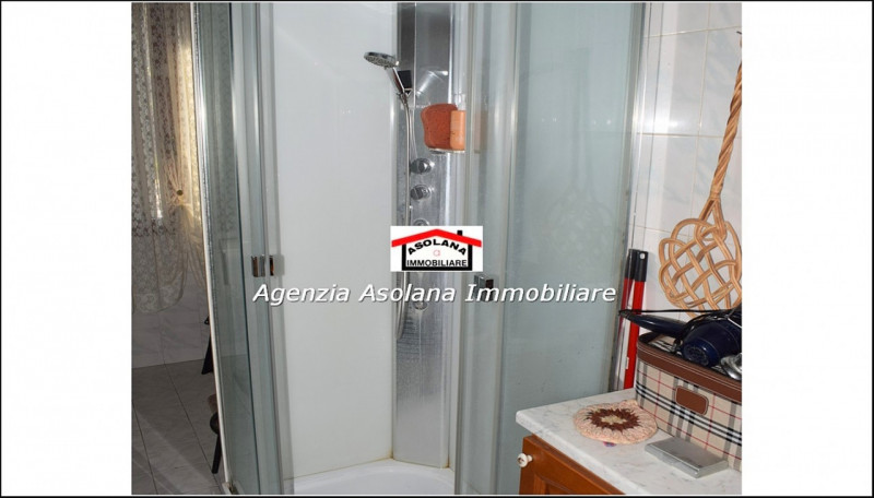 Vendesi porzione di rustico di generose dimensioni a Pieve del Grappa. Il rustico si sviluppa su ...