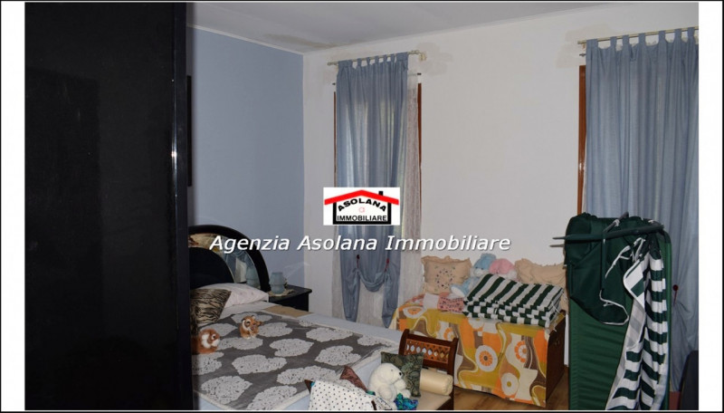 Vendesi porzione di rustico di generose dimensioni a Pieve del Grappa. Il rustico si sviluppa su ...