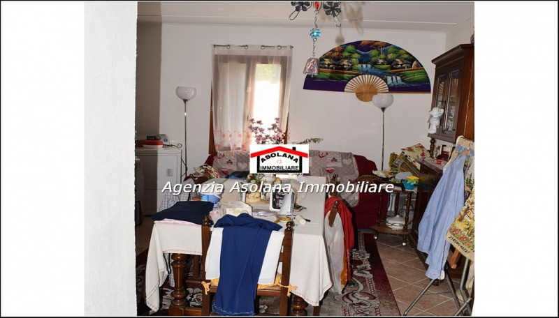 Vendesi porzione di rustico di generose dimensioni a Pieve del Grappa. Il rustico si sviluppa su ...