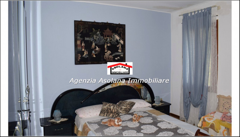 Vendesi porzione di rustico di generose dimensioni a Pieve del Grappa. Il rustico si sviluppa su ...