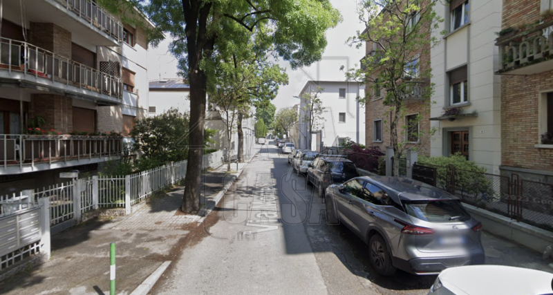 Per info e foto, Maddalena 351 799 3937, riferimento annuncio: MD07

Padova zona Palestro - in co...
