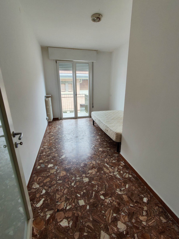 Luminoso Appartamento Ristrutturato – Quartiere Sacra Famiglia

In una delle zone più ricercate e...