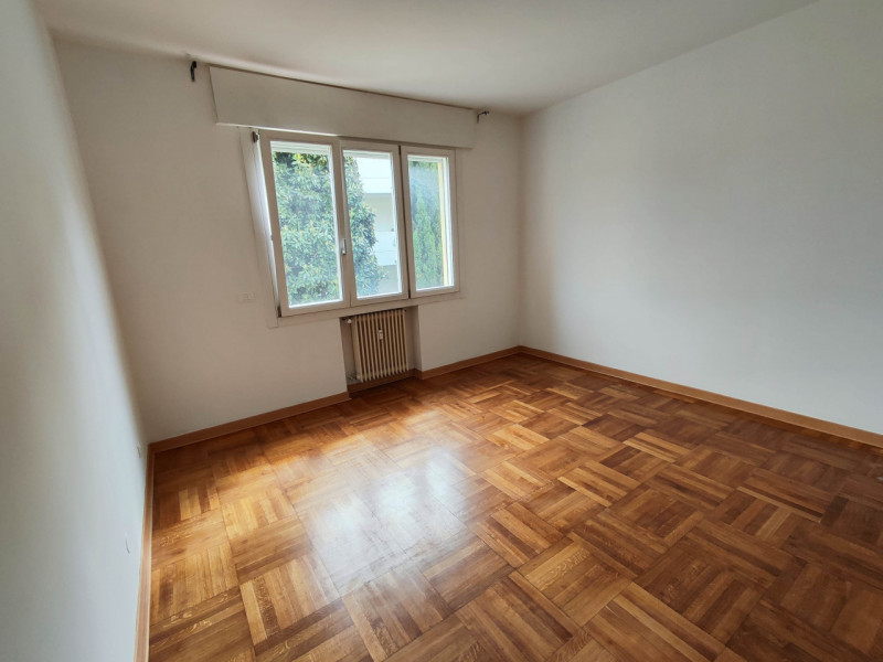 Luminoso Appartamento Ristrutturato – Quartiere Sacra Famiglia

In una delle zone più ricercate e...