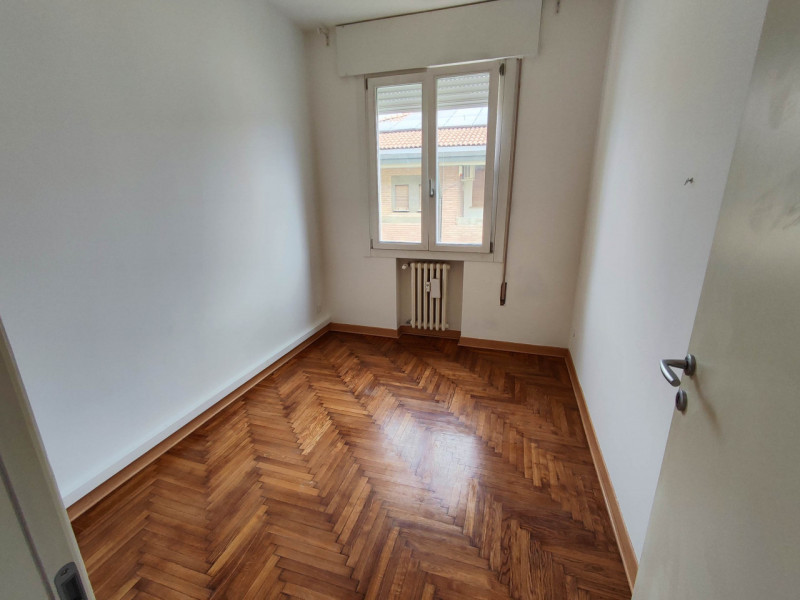 Luminoso Appartamento Ristrutturato – Quartiere Sacra Famiglia

In una delle zone più ricercate e...