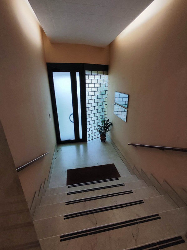 Luminoso Appartamento Ristrutturato – Quartiere Sacra Famiglia

In una delle zone più ricercate e...