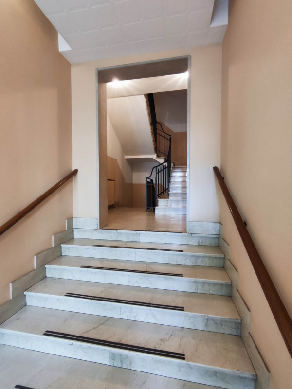 Luminoso Appartamento Ristrutturato – Quartiere Sacra Famiglia

In una delle zone più ricercate e...