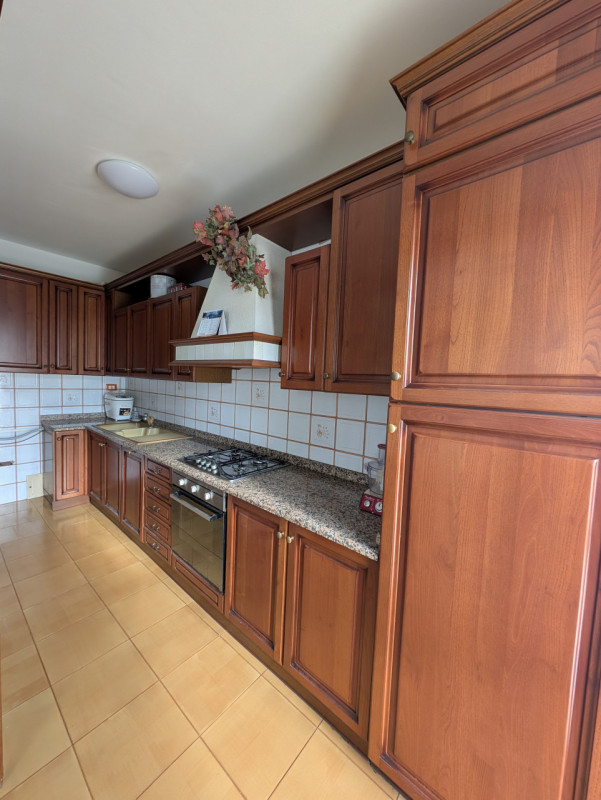 In palazzina di poche unità abitative, in centro a Corbanese, proponiamo questo appartamento tril...