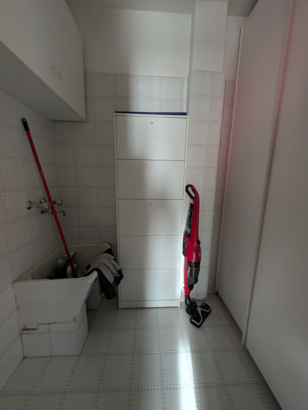 In palazzina di poche unità abitative, in centro a Corbanese, proponiamo questo appartamento tril...