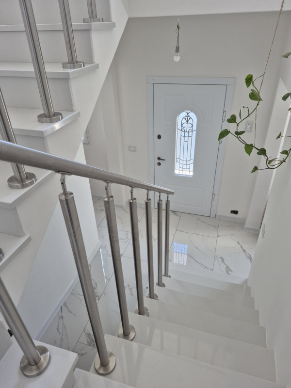 Casa singola totalmente ristrutturata composta da ingresso, cucina con ampio locale dispensa, sog...