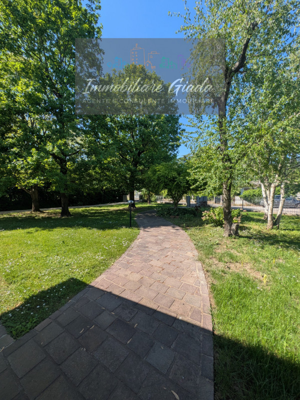 Una residenza esclusiva dove eleganza, comfort e privacy si incontrano in perfetta armonia.
Nel c...