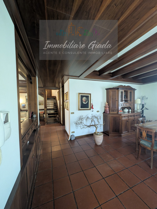 Una residenza esclusiva dove eleganza, comfort e privacy si incontrano in perfetta armonia.
Nel c...