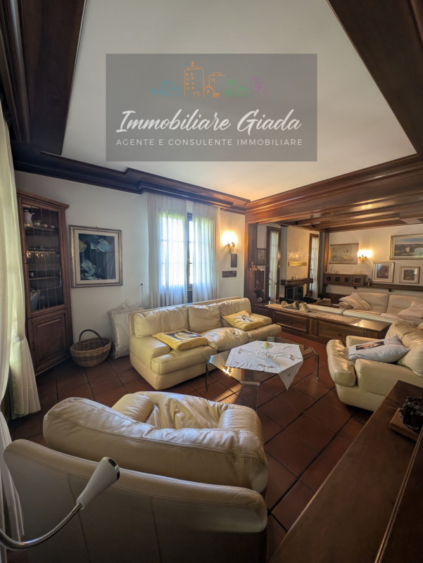 Una residenza esclusiva dove eleganza, comfort e privacy si incontrano in perfetta armonia.
Nel c...