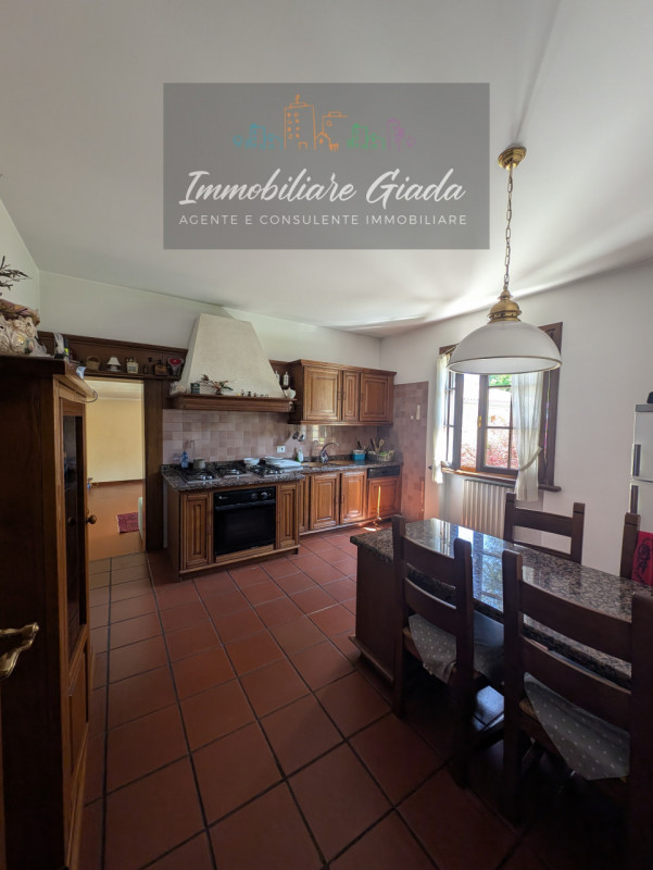 Una residenza esclusiva dove eleganza, comfort e privacy si incontrano in perfetta armonia.
Nel c...