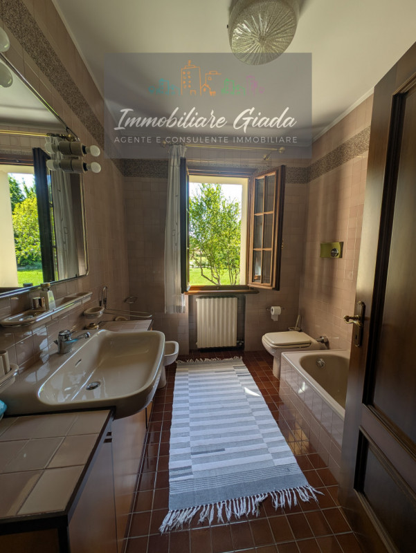 Una residenza esclusiva dove eleganza, comfort e privacy si incontrano in perfetta armonia.
Nel c...