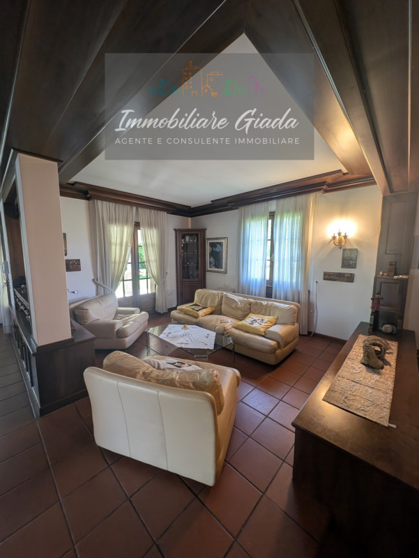 Una residenza esclusiva dove eleganza, comfort e privacy si incontrano in perfetta armonia.
Nel c...