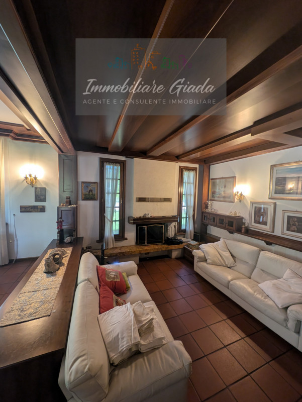 Una residenza esclusiva dove eleganza, comfort e privacy si incontrano in perfetta armonia.
Nel c...