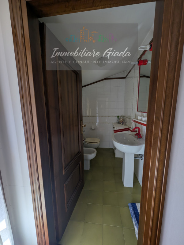 Una residenza esclusiva dove eleganza, comfort e privacy si incontrano in perfetta armonia.
Nel c...