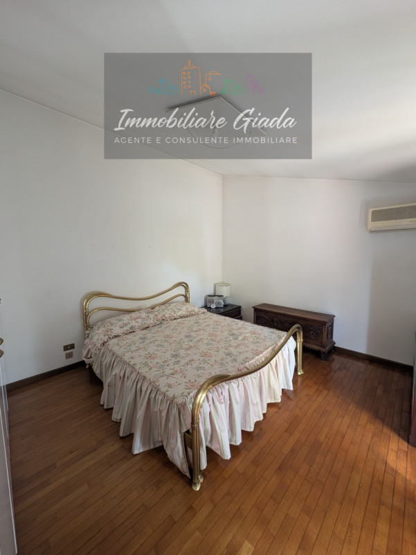 Una residenza esclusiva dove eleganza, comfort e privacy si incontrano in perfetta armonia.
Nel c...