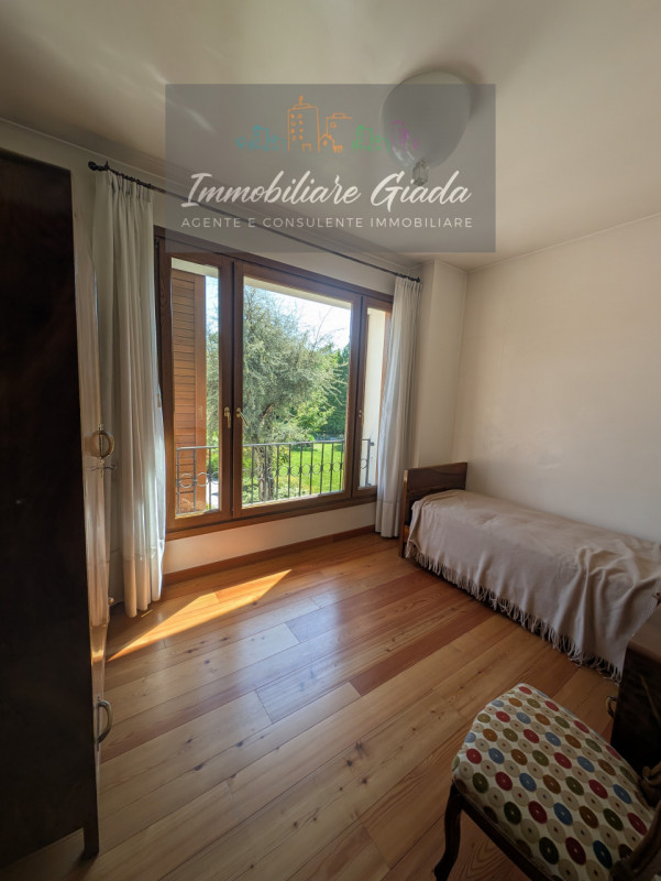 Una residenza esclusiva dove eleganza, comfort e privacy si incontrano in perfetta armonia.
Nel c...