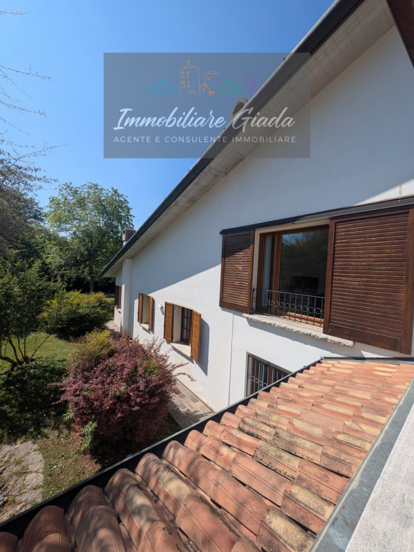 Una residenza esclusiva dove eleganza, comfort e privacy si incontrano in perfetta armonia.
Nel c...