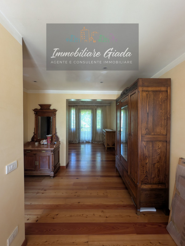 Una residenza esclusiva dove eleganza, comfort e privacy si incontrano in perfetta armonia.
Nel c...