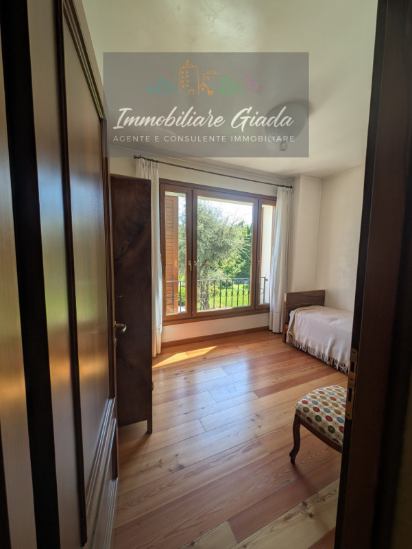 Una residenza esclusiva dove eleganza, comfort e privacy si incontrano in perfetta armonia.
Nel c...