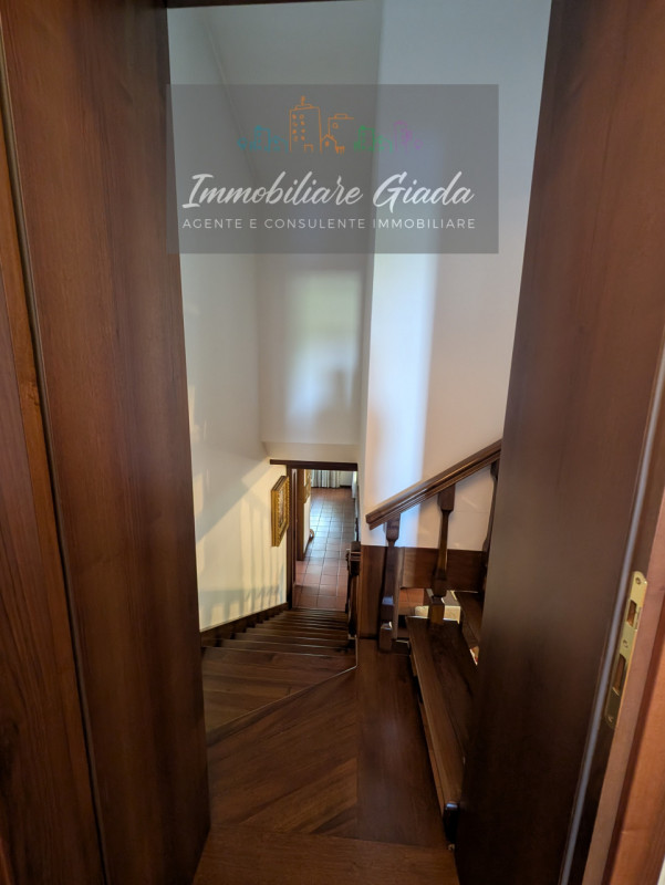 Una residenza esclusiva dove eleganza, comfort e privacy si incontrano in perfetta armonia.
Nel c...