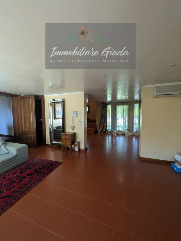 Una residenza esclusiva dove eleganza, comfort e privacy si incontrano in perfetta armonia.
Nel c...