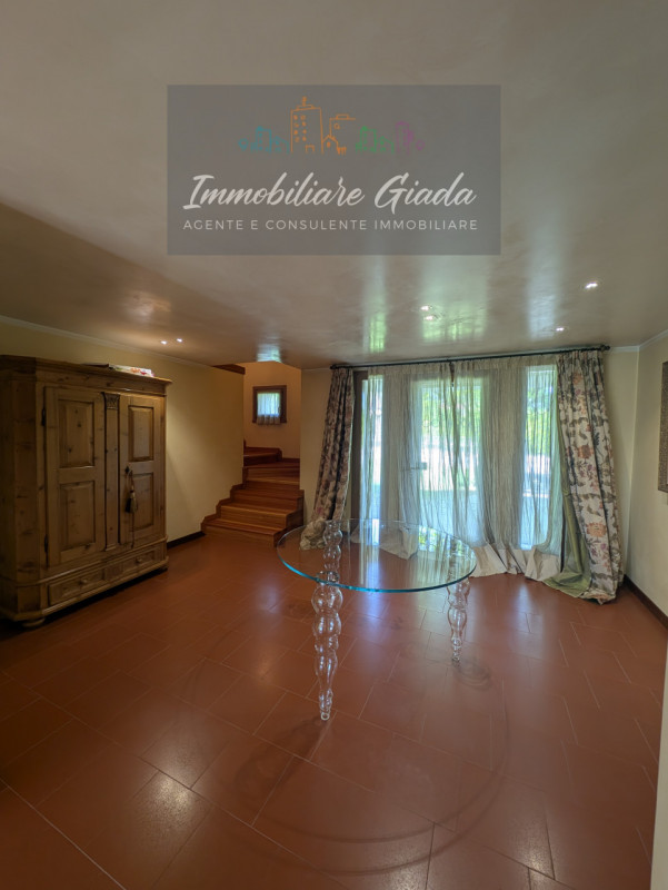 Una residenza esclusiva dove eleganza, comfort e privacy si incontrano in perfetta armonia.
Nel c...