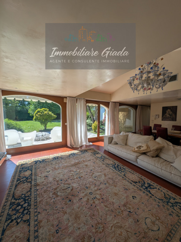 Una residenza esclusiva dove eleganza, comfort e privacy si incontrano in perfetta armonia.
Nel c...