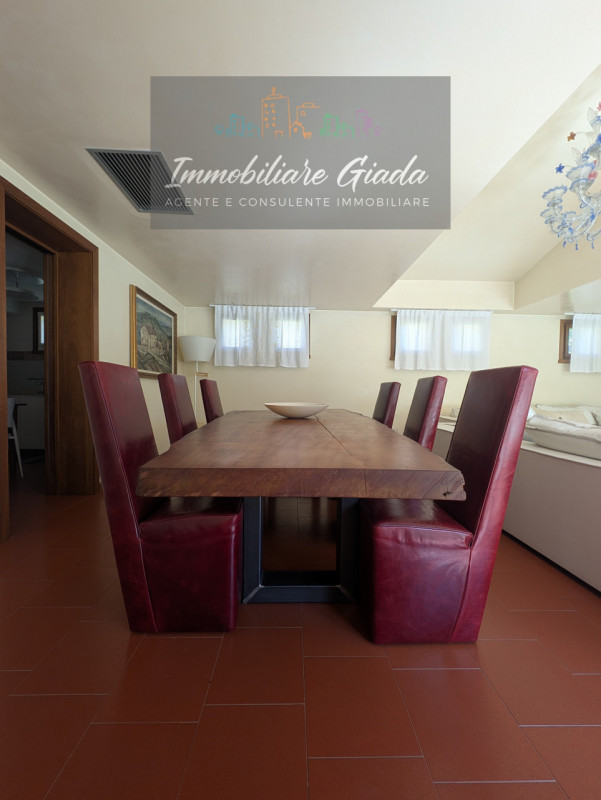 Una residenza esclusiva dove eleganza, comfort e privacy si incontrano in perfetta armonia.
Nel c...