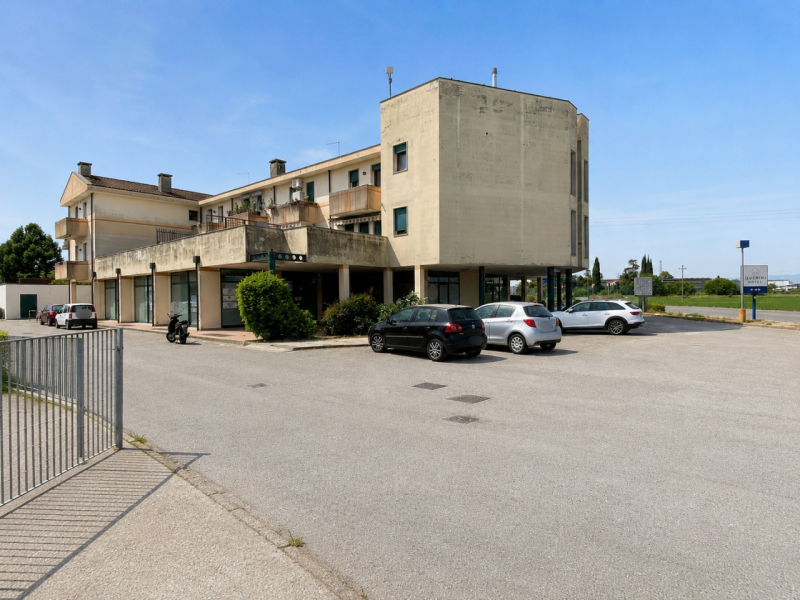 A Sandrigo, in posizione comoda e ben servita, proponiamo in vendita un mini appartamento al prim...