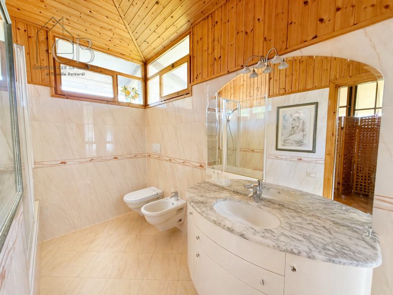 Villa unifamiliare di design con giardino esclusivo – Monterosso, Abano Terme

Nel rinomato quart...