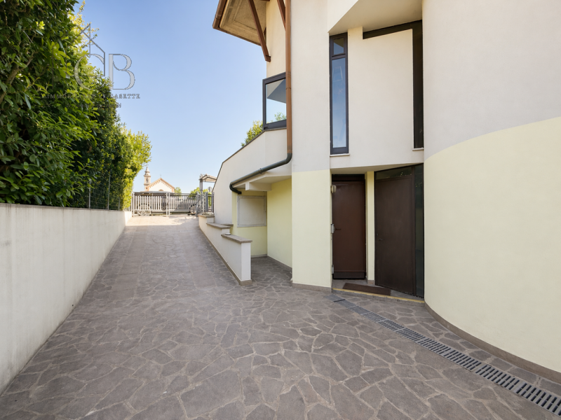 Villa unifamiliare di design con giardino esclusivo – Monterosso, Abano Terme

Nel rinomato quart...