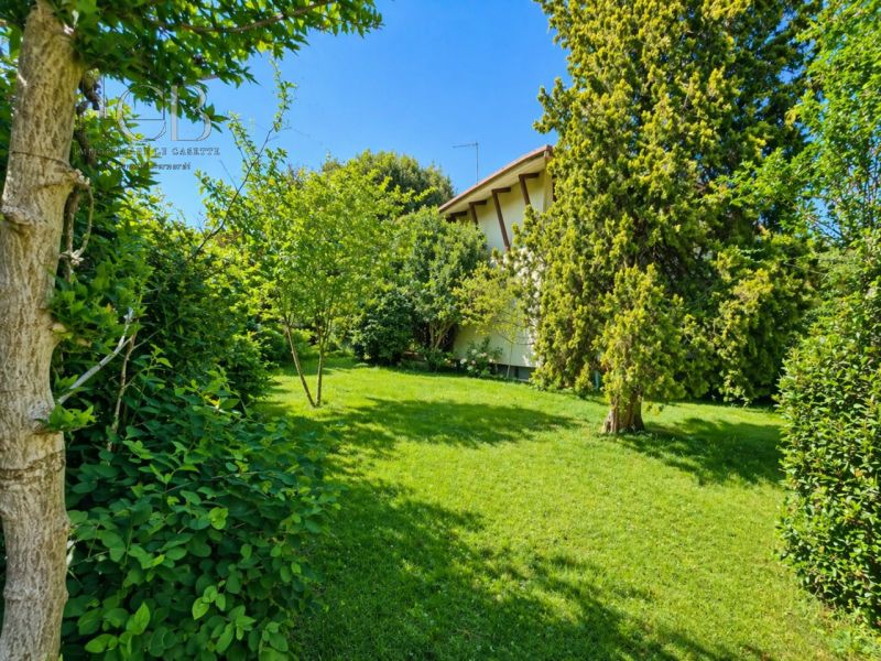 Villa unifamiliare di design con giardino esclusivo – Monterosso, Abano Terme

Nel rinomato quart...