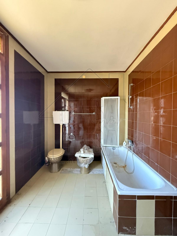 Rif. P590 Proponiamo in vendita appartamento al primo piano da ristrutturare situato ad Este, una...